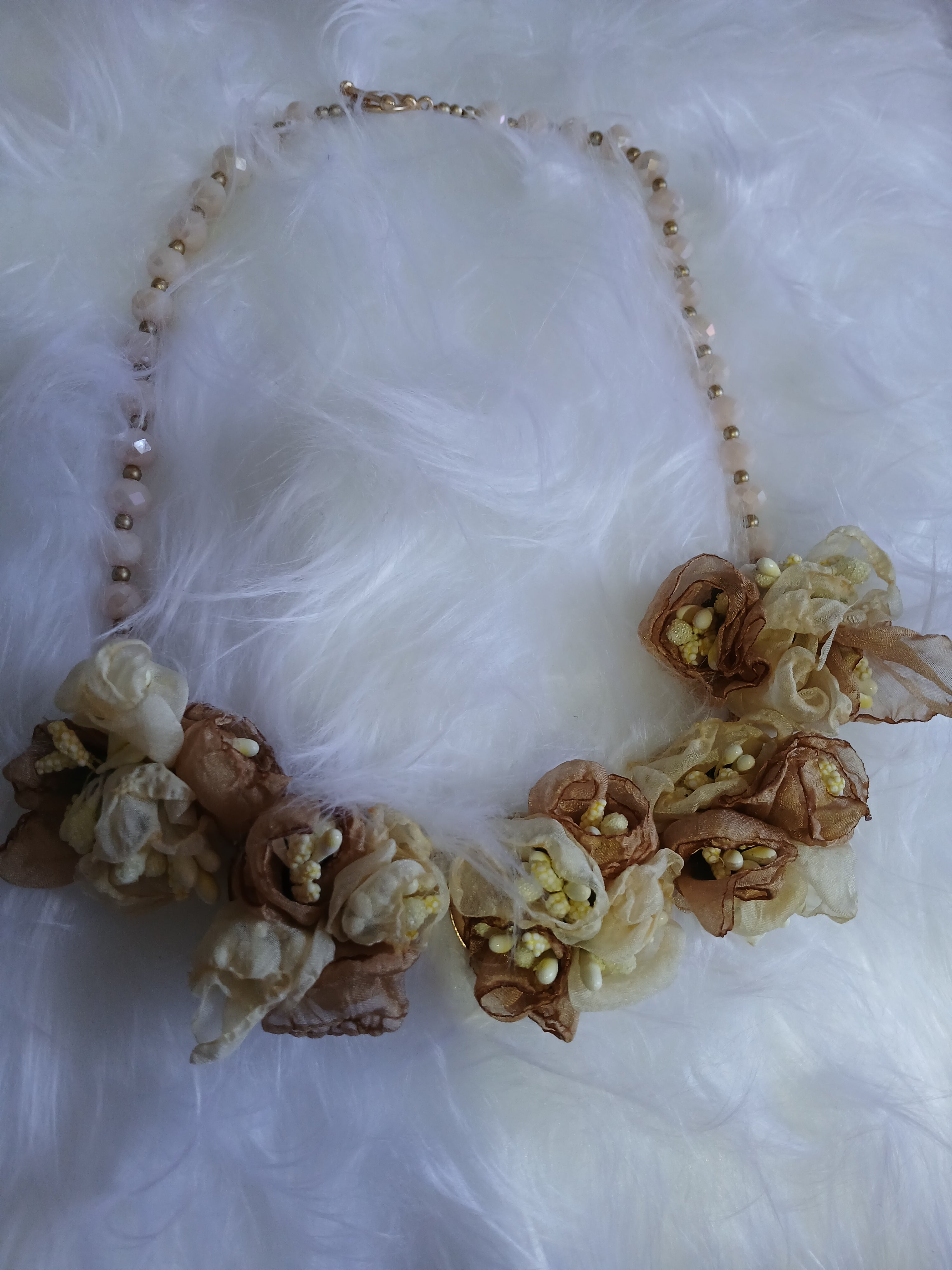 COLGANTE FLORES CAMEL