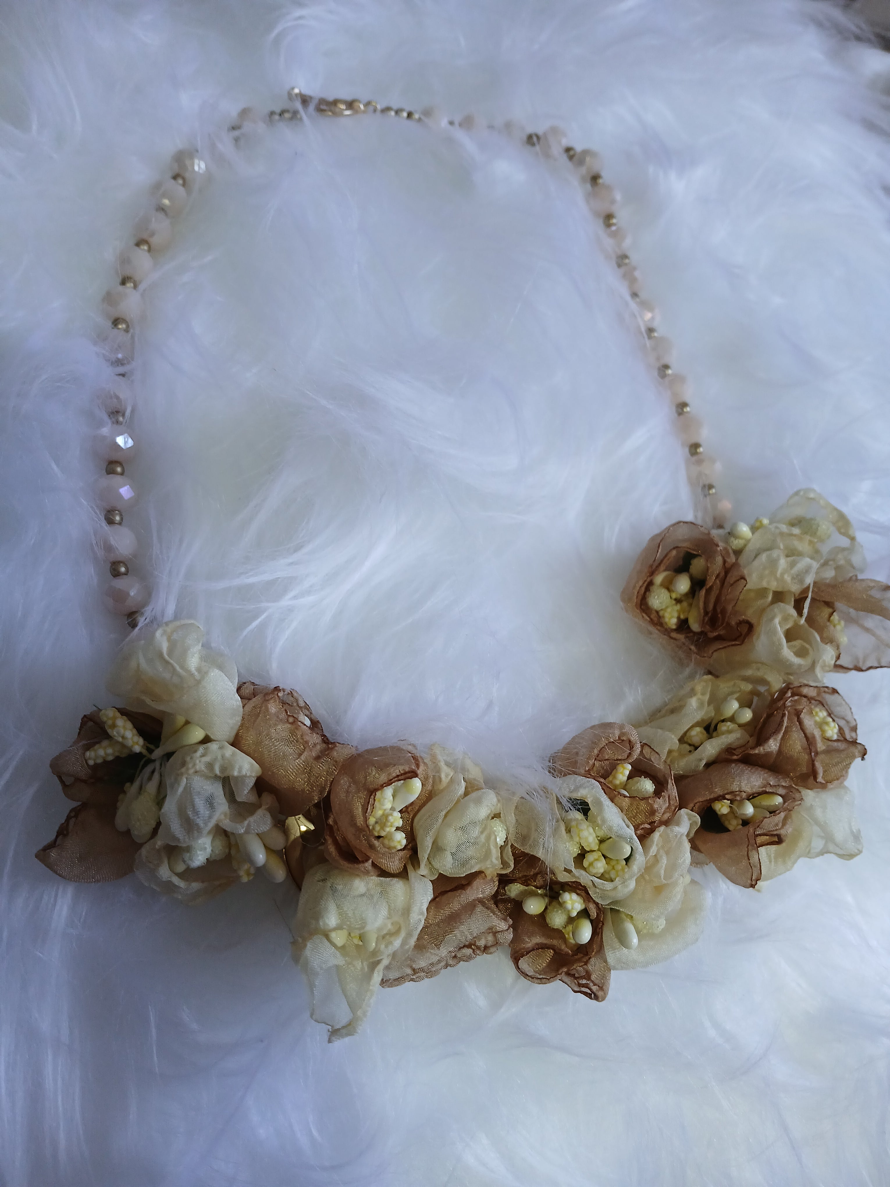 COLGANTE FLORES CAMEL